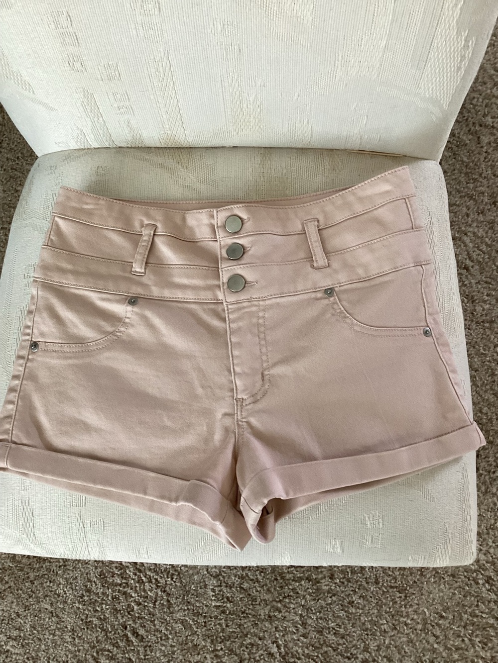 Xhilaration High-Waist Blush Pink Cuffed Women’s Shorts. 👩‍🎤